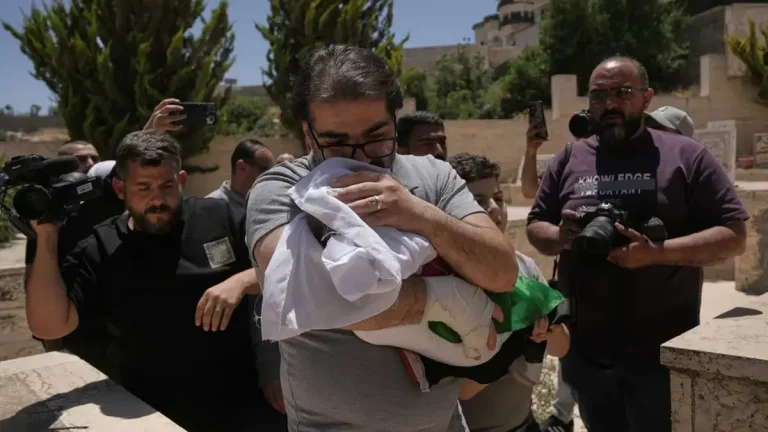 Bebek Katili israil askeri !- Baby Killer Israeli Soldier !