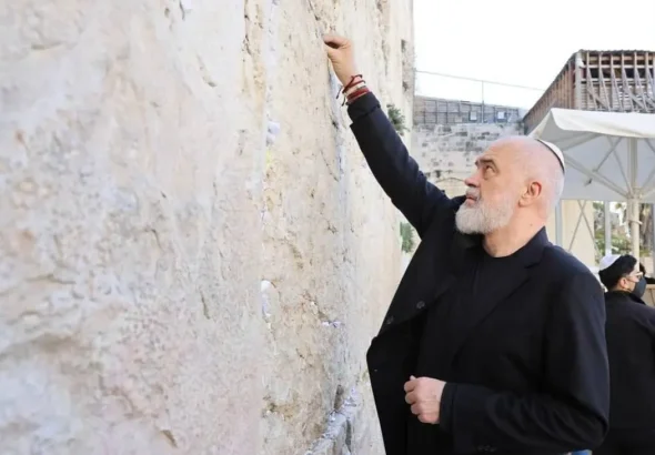 What did Edi Rama receive in return for choosing Judaism?
